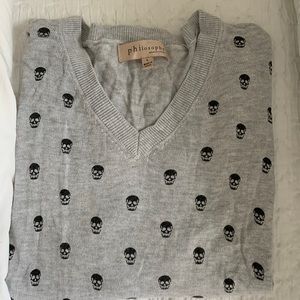 V neck lightweight sweater with skulls